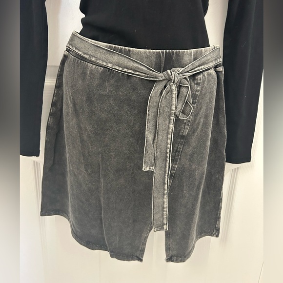 H&M Faux Grey/Black Denim Mini Skirt with Slit AND Long Sleeve Black Top, Sz s - Picture 2 of 12